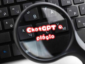 ChatGPT e plágio ampliado por lupa sobre teclado preto