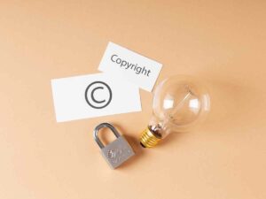 Proteção de conteúdo com copyright e segurança em documentos acadêmicos